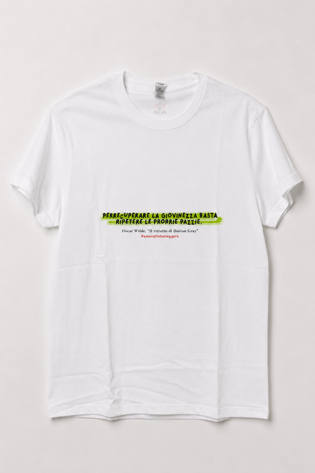 T-shirt: "Per recuperare la giovinezza basta ripetere le proprie pazzie"
