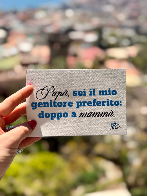 <b> BIGLIETTO D'AUGURI </b> <br> "Papà, sei il mio genitore: doppo a mammà"
