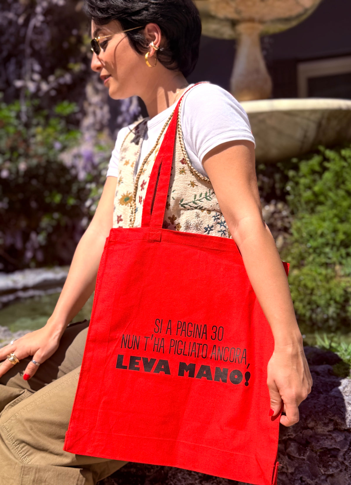 <b> SHOPPER </b> <br> "Si a pagina 30 nun t'a pigliato, leva mano!"
